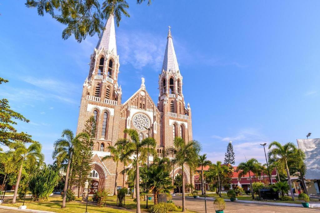 Family Treasure Yangon Hotel Екстериор снимка