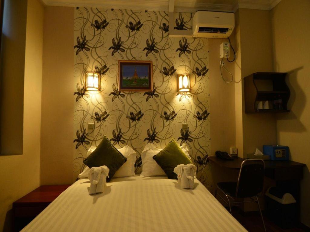 Family Treasure Yangon Hotel Екстериор снимка