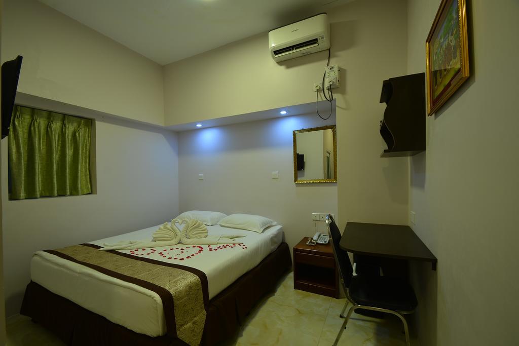 Family Treasure Yangon Hotel Екстериор снимка