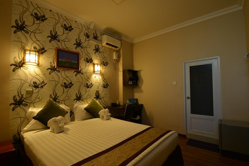 Family Treasure Yangon Hotel Екстериор снимка