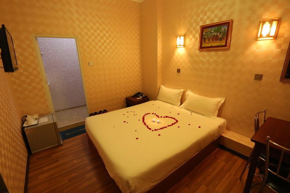 Family Treasure Yangon Hotel Екстериор снимка