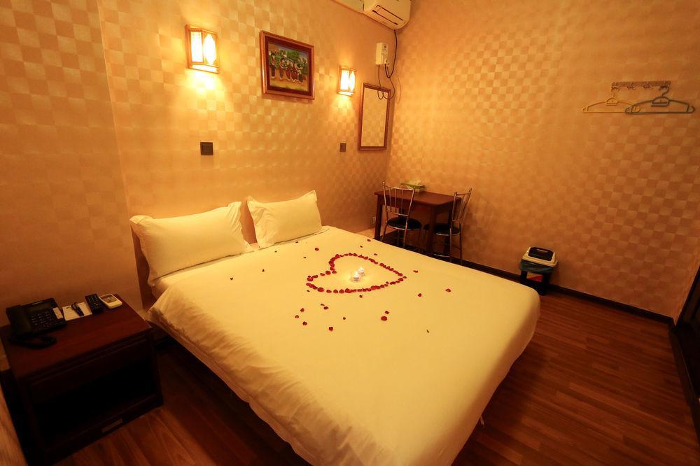 Family Treasure Yangon Hotel Екстериор снимка