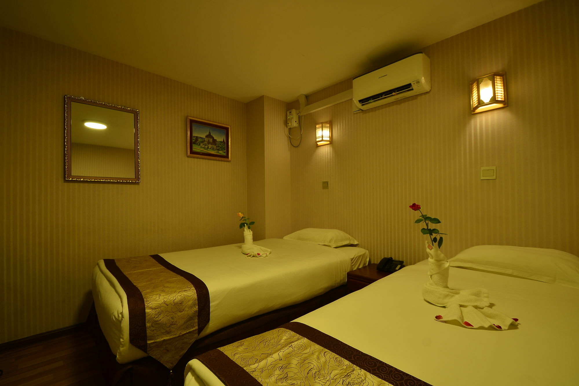 Family Treasure Yangon Hotel Екстериор снимка