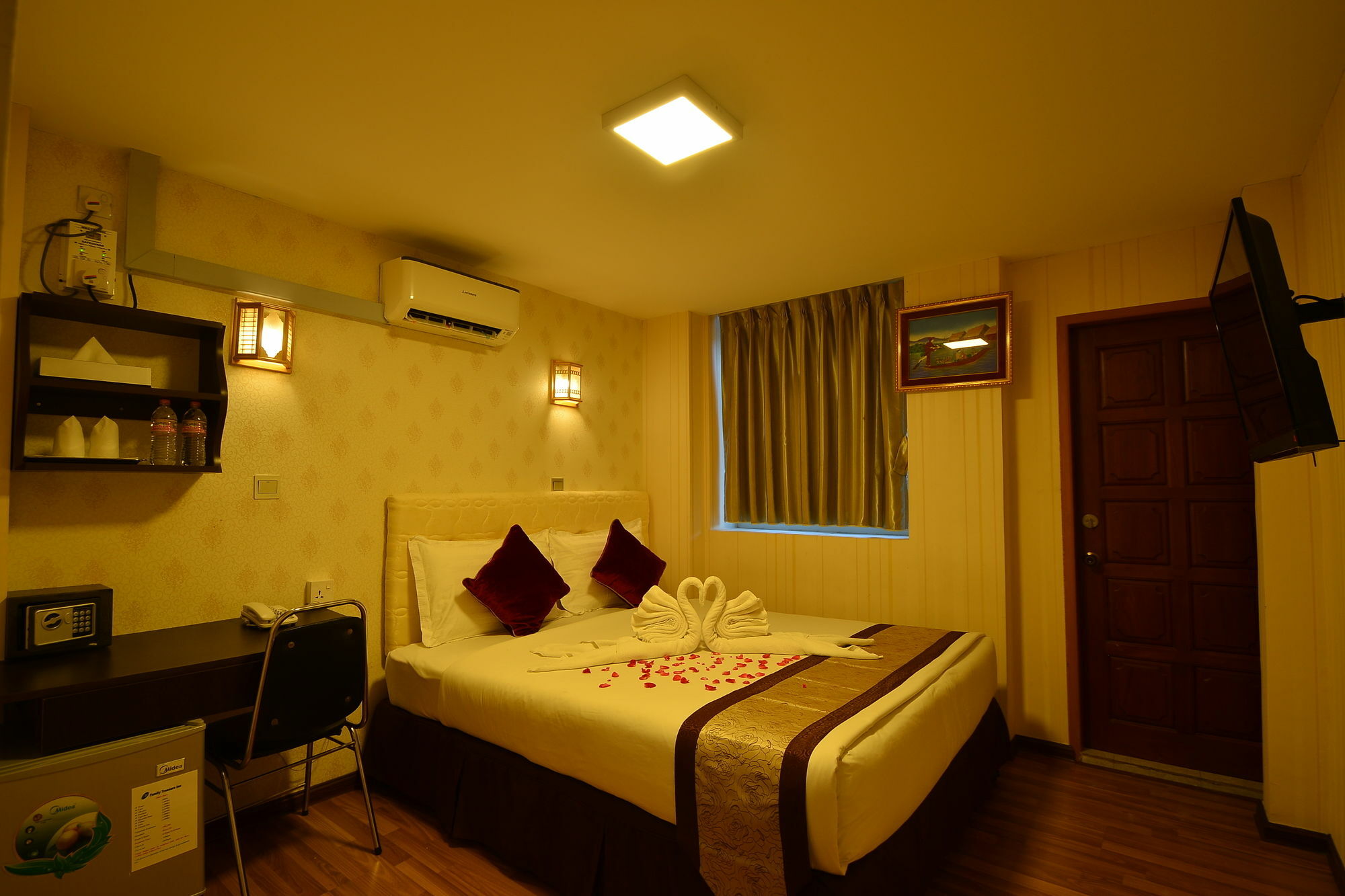 Family Treasure Yangon Hotel Екстериор снимка