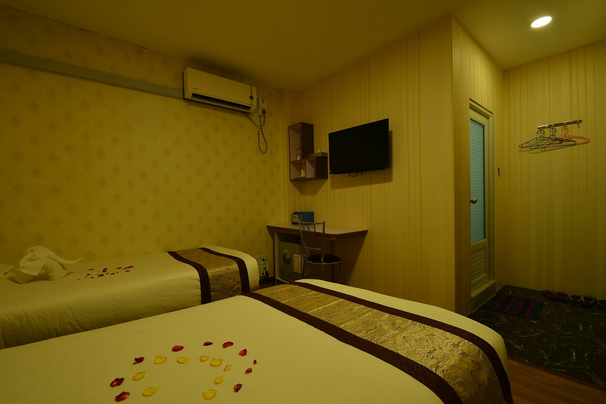 Family Treasure Yangon Hotel Екстериор снимка